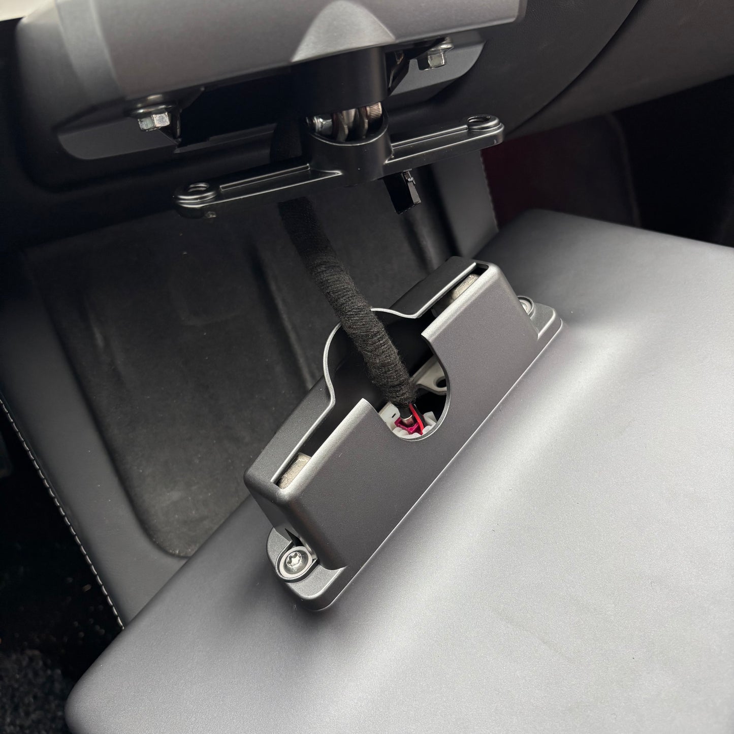 Skærm drejearm op & ned TESLA Model /3/Y